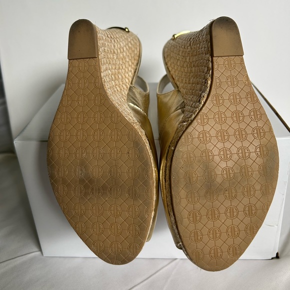 Lilly Pulitzer Gold Gigi Wedge - Picture 7 of 11